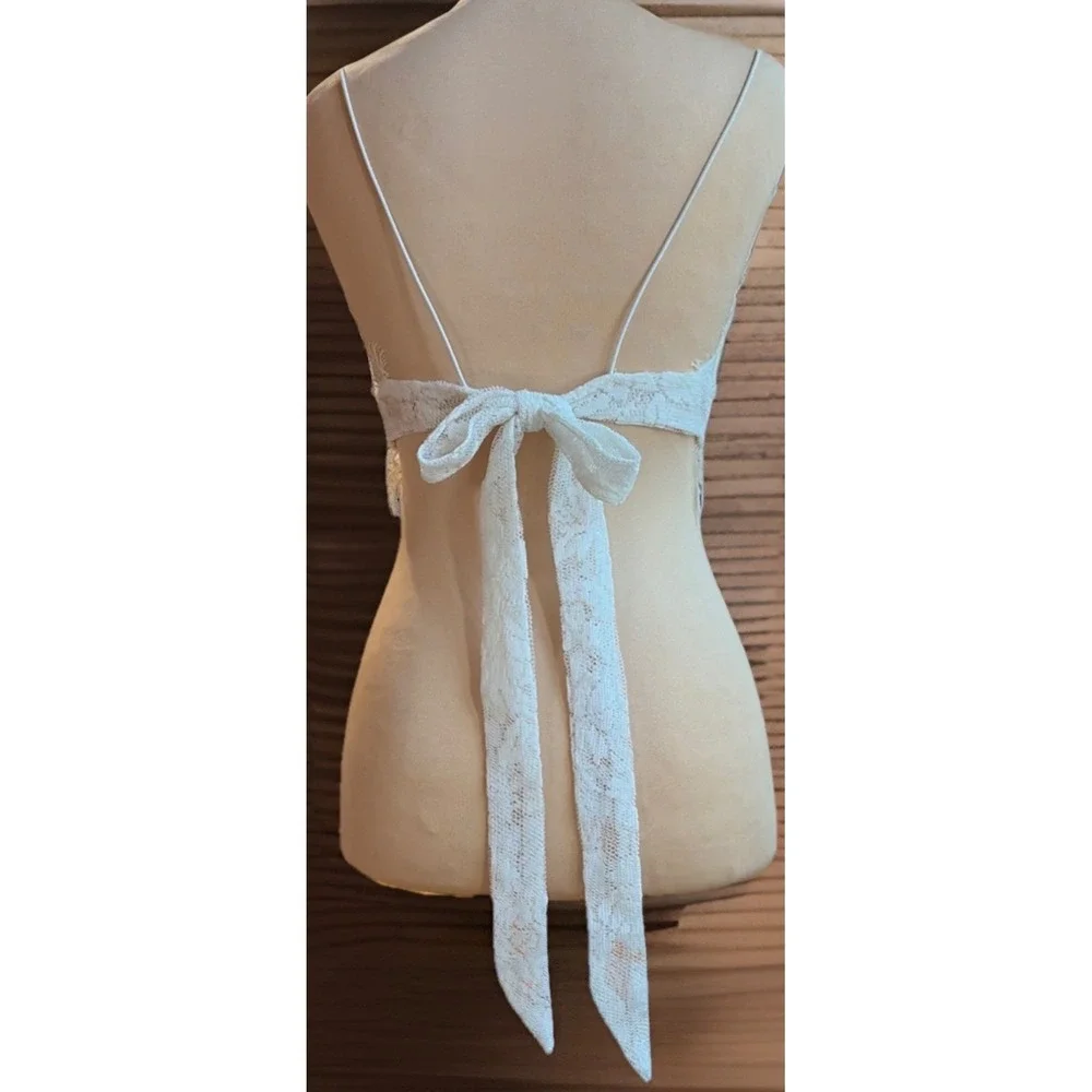 PrettyLittleThing White Lace Bralette Crop Top Tie Back Eyelash Trim USA 4 UK 8 - Picture 2 of 4